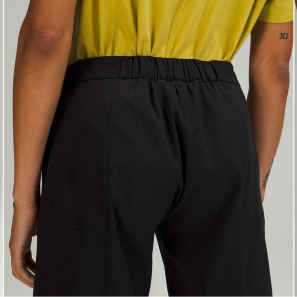 Lululemon Sz 6 Ventlight Cargo Mid Rise Crop 26" In Black - Picture 3 of 9